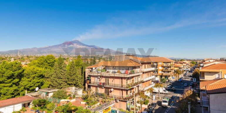 20251119175411-1002305-10