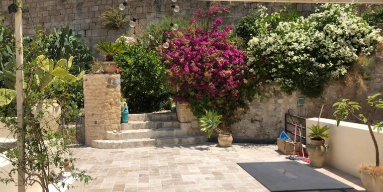 2025111922215-1002152-1