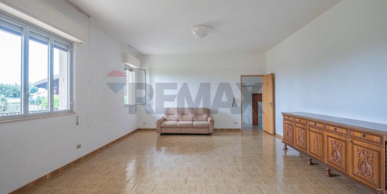 20251121185537-1002409-33