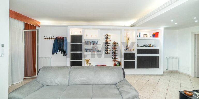 20251122214450-1000953-6