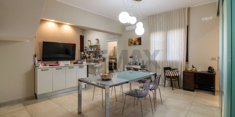 20251124110316-1000963-8