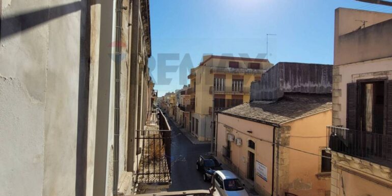 20251124112518-1002919-9