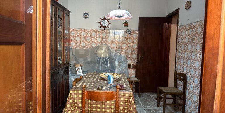 20251125192302-1001437-10