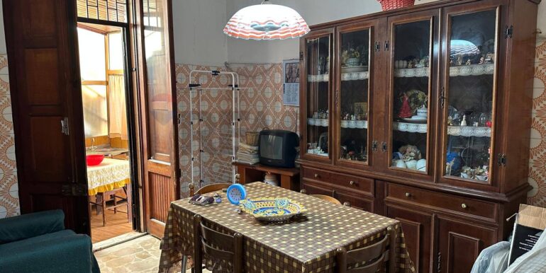 20251125192305-1001437-11