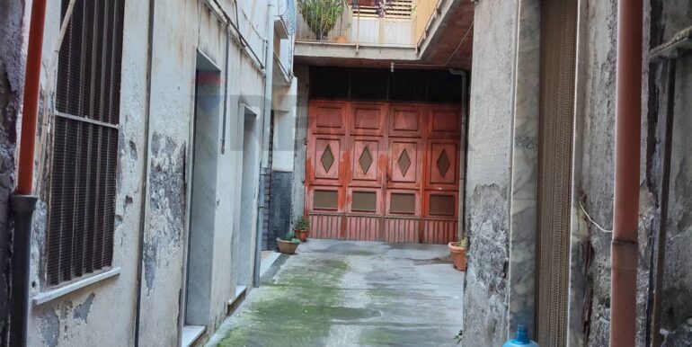 20251128192516-1001303-12