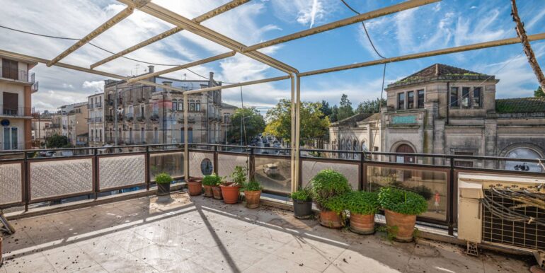 20251201152800-1000470-1