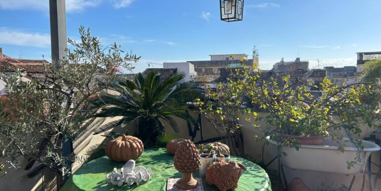 20251201175608-1005808-10