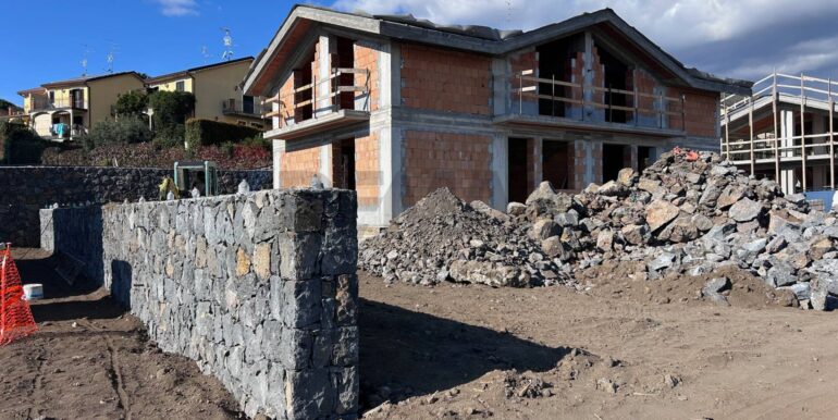 2025120194935-919296-92