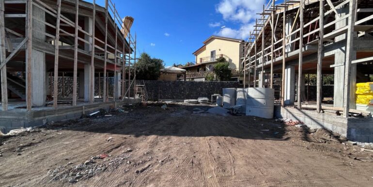 2025120194938-919296-93