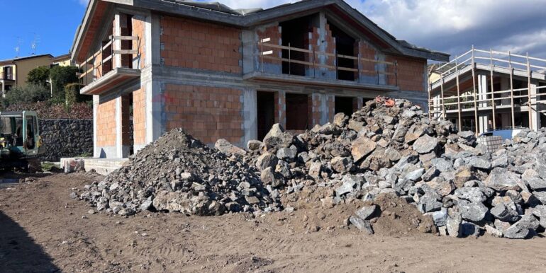 2025120195009-919296-102