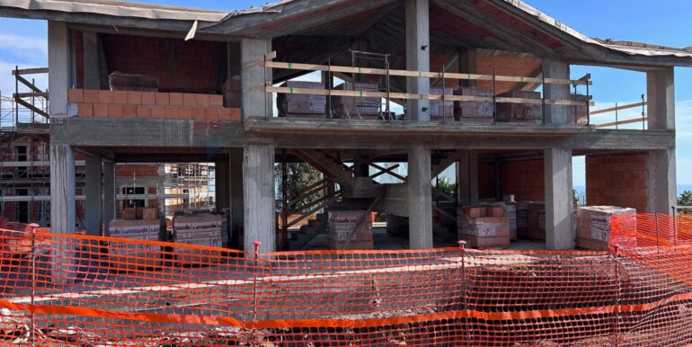 2025120195020-919296-105