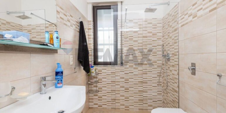 20251202114345-1005907-8