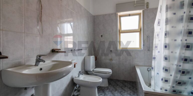 20251202180104-1006055-14