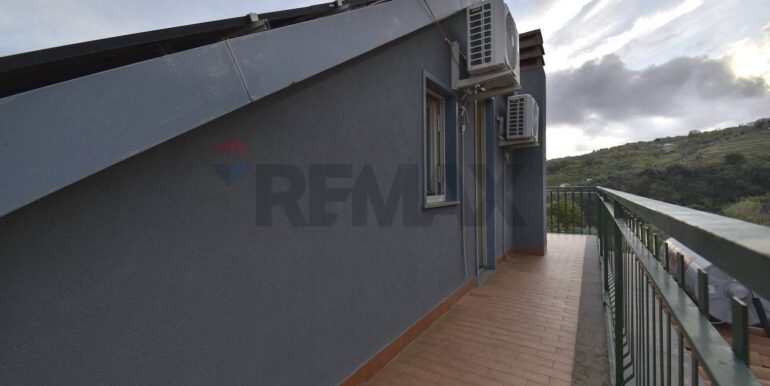 20251203175309-1006208-11