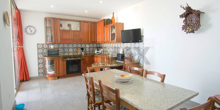 2025120344437-998786-68