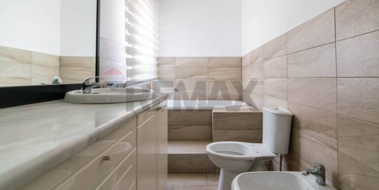 2025120394535-1003403-11