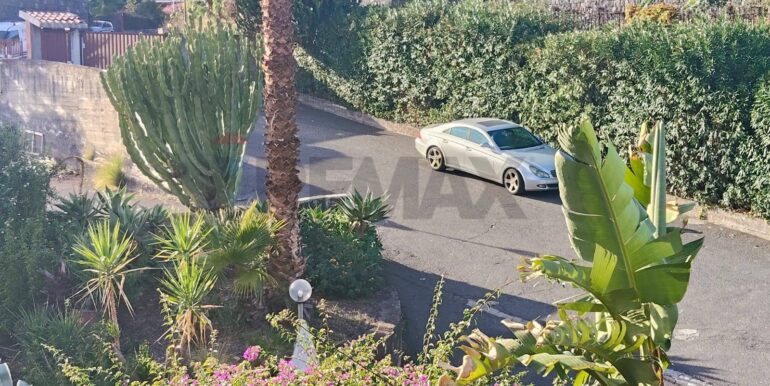 20251206200636-1007919-9