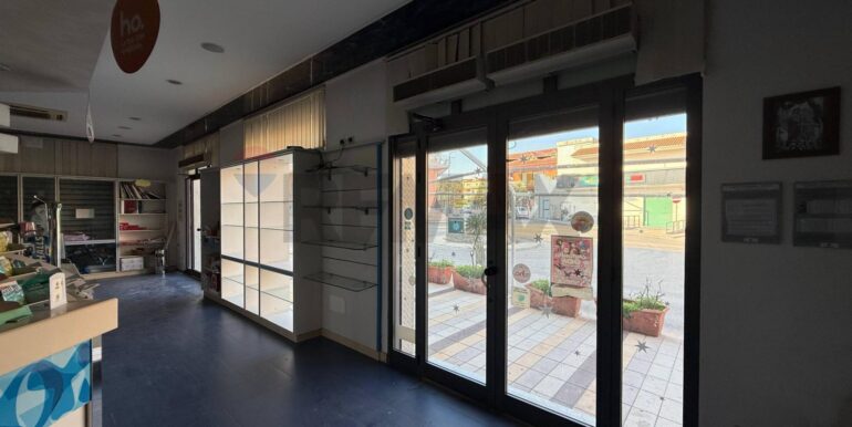 20251209160911-1008055-8