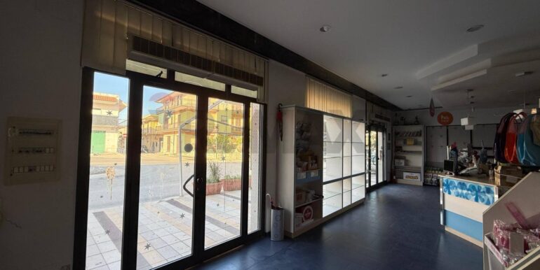 20251209160917-1008055-10