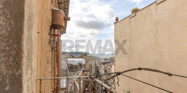 20251209163015-1002140-1