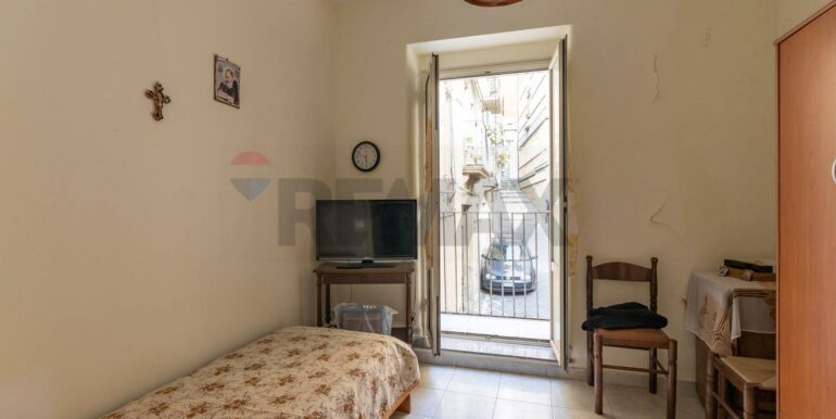 20251209163228-1002140-22