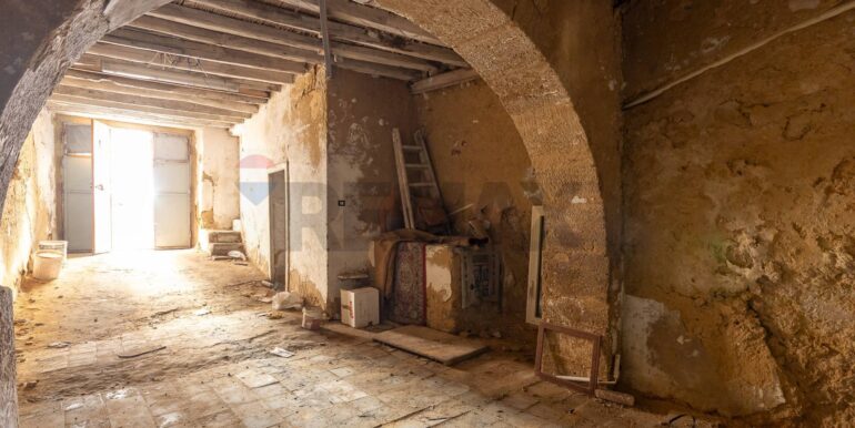 20251209163303-1002140-28