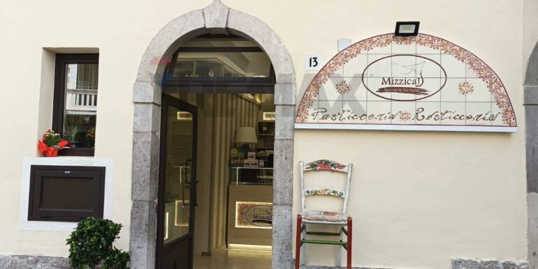 20251211181325-1010099-1