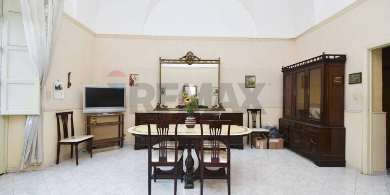 20251215184006-1010700-8