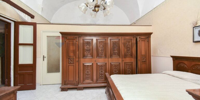 20251215184009-1010700-9