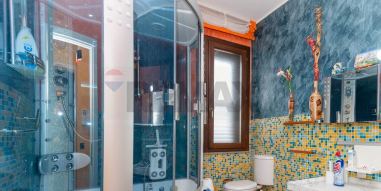 20251215201847-1010715-12