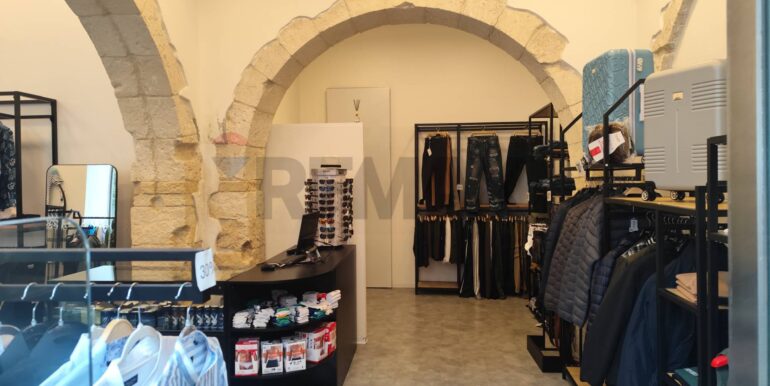 20251219174923-1011500-2