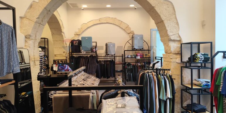 20251219174944-1011500-7