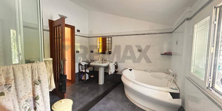 20251227164056-1012516-1