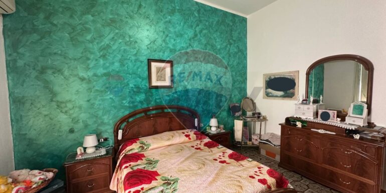 f0052555001742814495