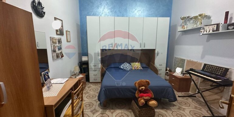 f0148031001742814611