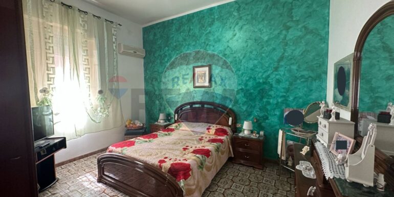 f0456907001742814190