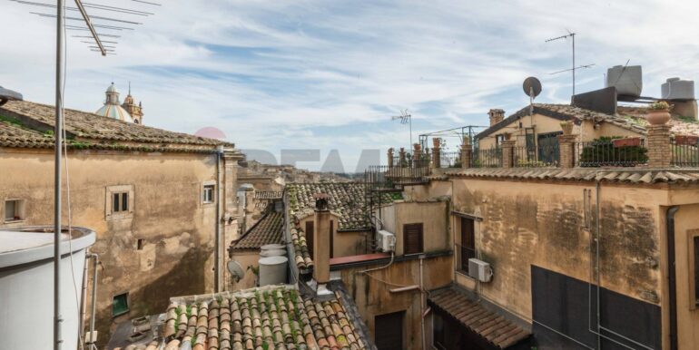 20250209213600-928440-10