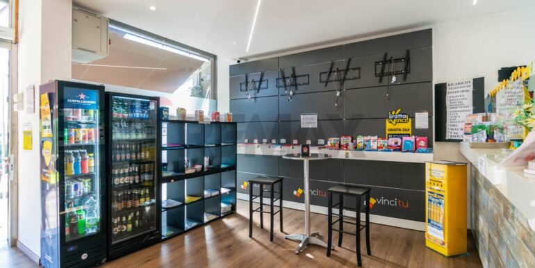 20251112195030-1000283-17