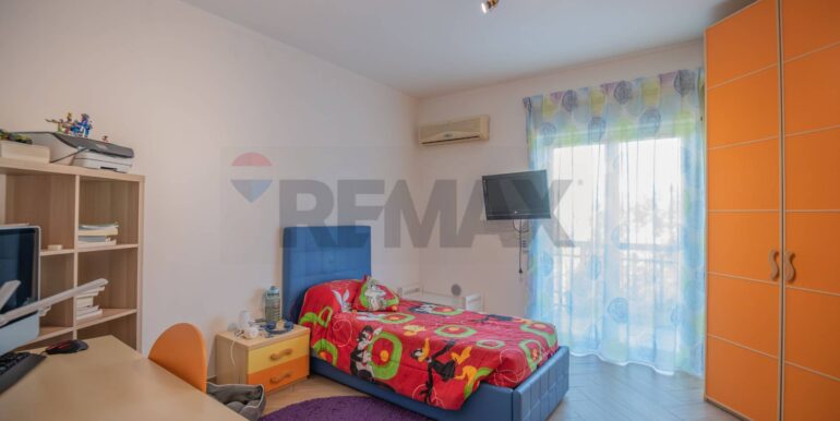 20251215104418-1010151-28